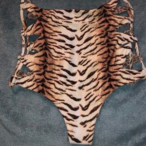 Acacia Queens High Waisted Bottoms in tiger